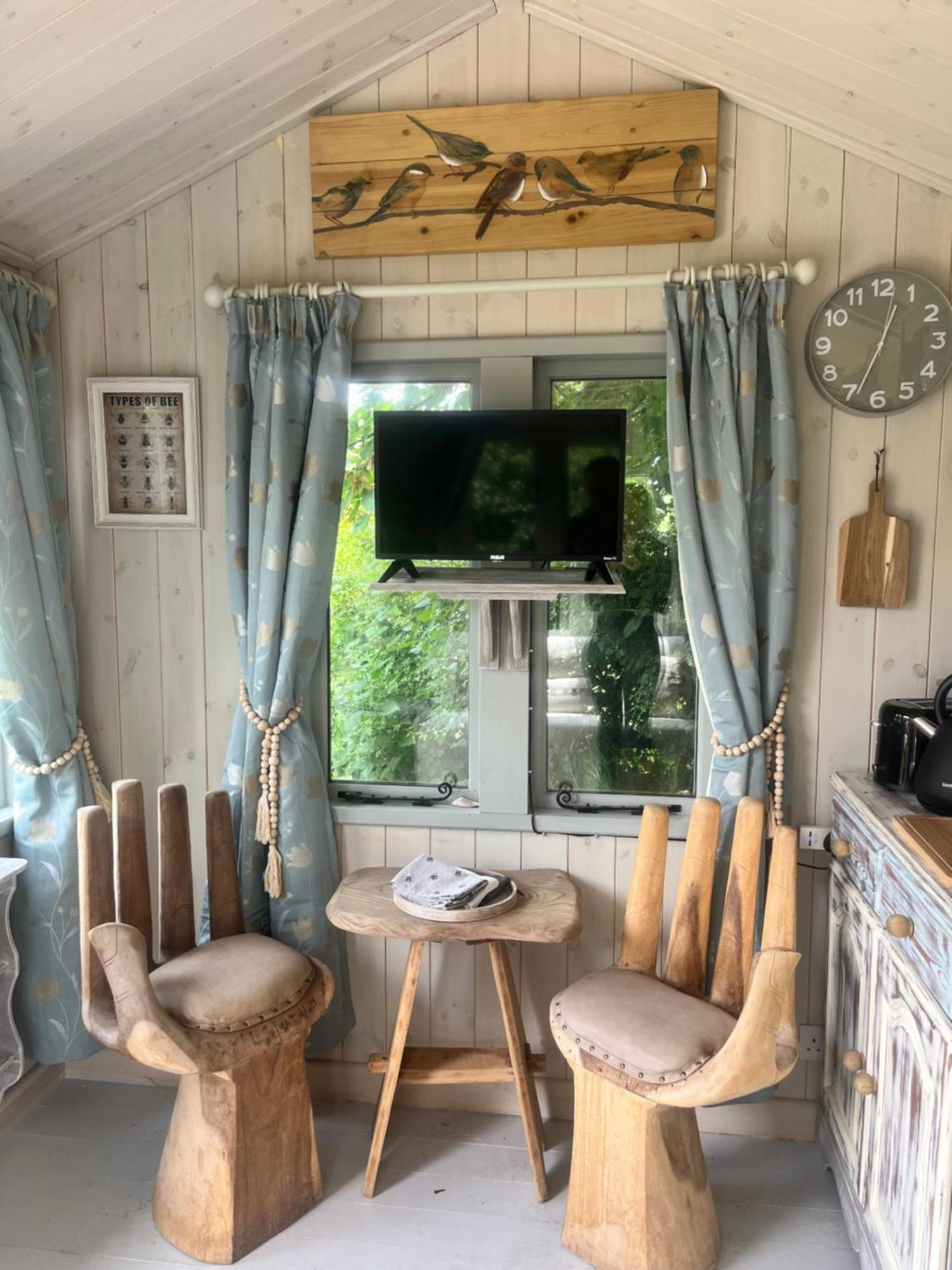 Birds And The Bees Summer House Endon Ngoại thất bức ảnh