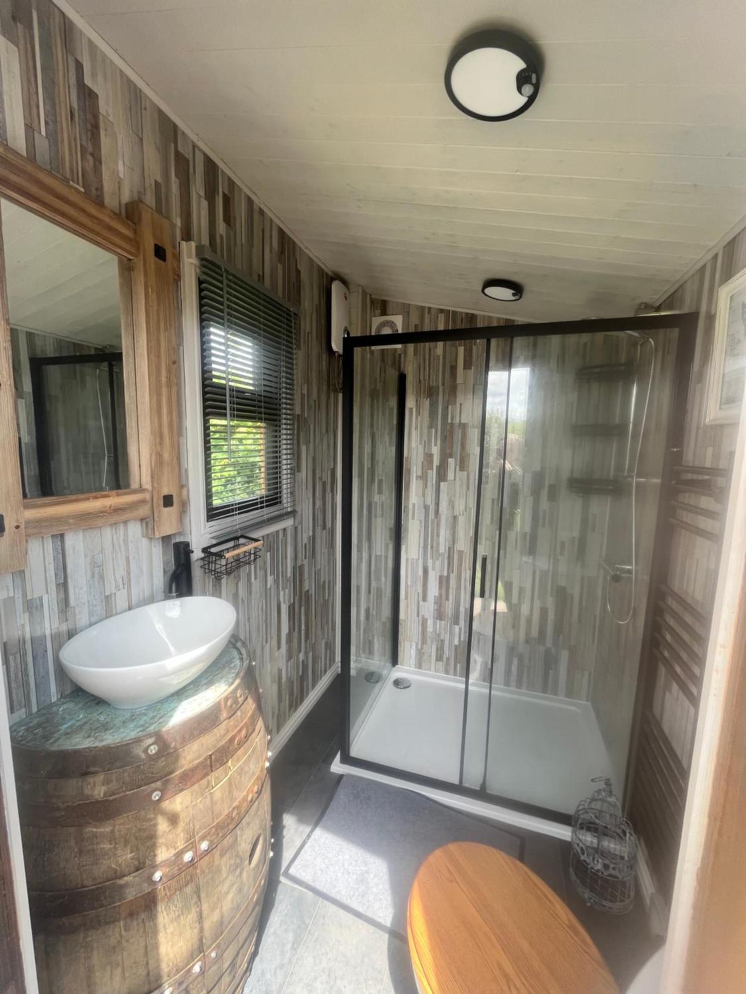 Birds And The Bees Summer House Endon Ngoại thất bức ảnh