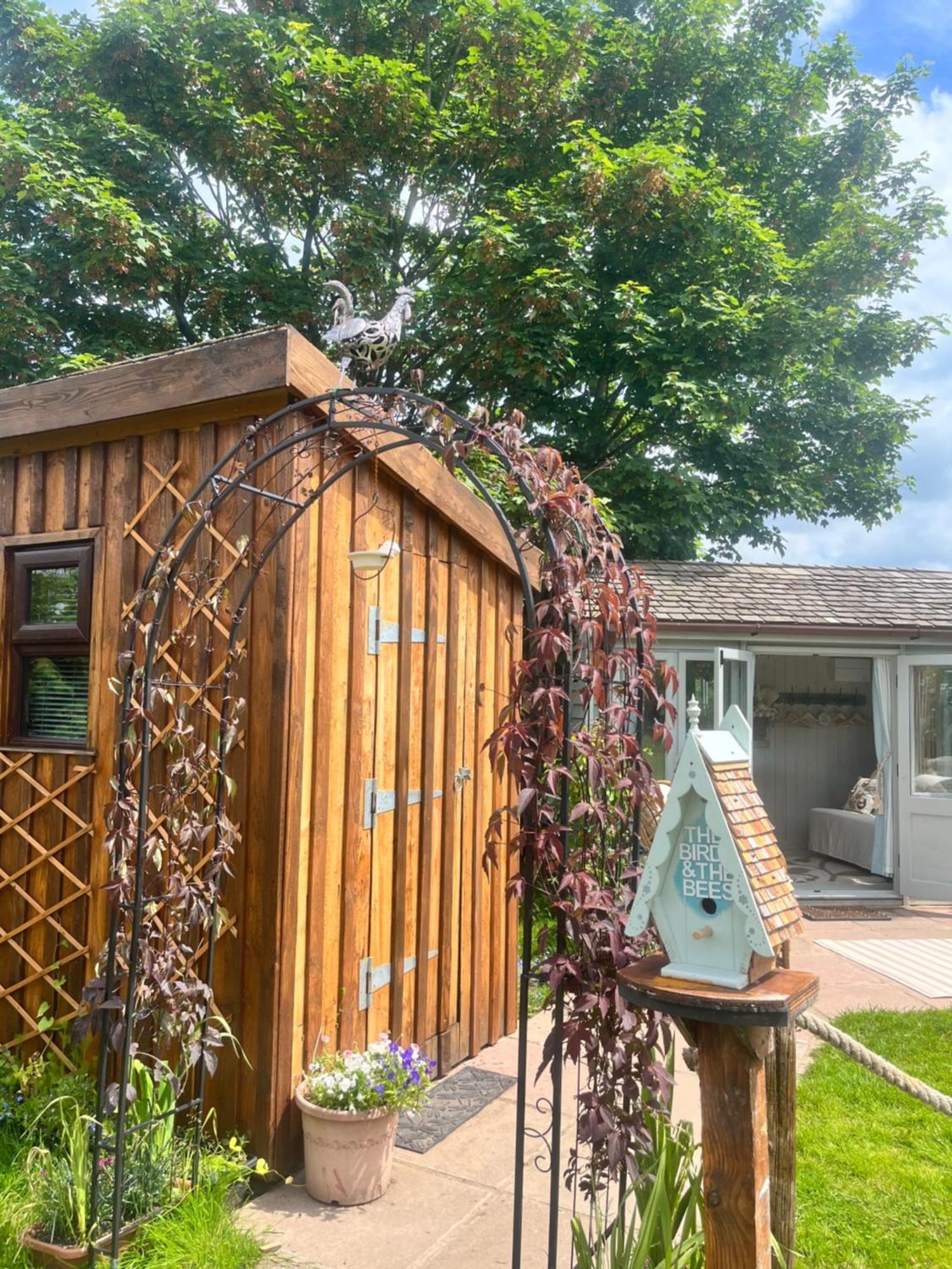 Birds And The Bees Summer House Endon Ngoại thất bức ảnh