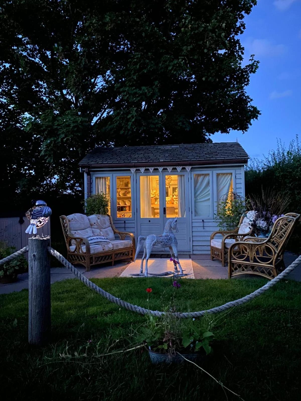 Birds And The Bees Summer House Endon Ngoại thất bức ảnh
